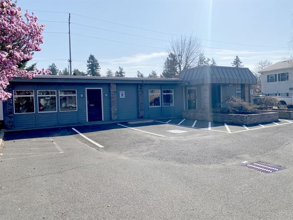 NEWLY REMODELED MEDICAL &/OR OFFICE SPACE: 800 SE 181st Ave, Portland, OR 97233